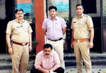 मिलिट्री ग्रांउड में बेच रहा था यूपी की शराब, झाडिय़ों के बीच छिपाकर रखी थी शराब