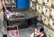 रात होने पर बबलू ढाबा बन जाता था छोटी शराब की दुकान, खाने के साथ बेचता था शराब
