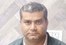 स्ट्रीट लाइट के खंभों पर लगे इंटरनेट के तारों का जाल, निगम करेगा कार्रवाई