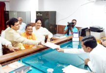 भाजपा-रालोद प्रत्याशी अतुल गर्ग, बसपा-नंदकिशोर समेत 5 ने दाखिल किए नामांकन पत्र