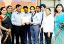 20 मतदाता जागरूकता पेंटिंगों से सुसज्जित हुआ विकास भवन
