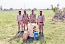 प्रचंड गर्मी में आबकारी विभाग की टीम ने शराब माफिया के अड्डों पर की छापेमारी