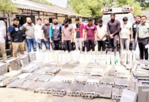 7 राज्यों में जियो व एअरटेल के मोबाइल टावरों में उपकरण चुराने वाले अंतर्राज्यीय गिरोह का क्राइम ब्रांच की टीम ने किया पर्दाफाश