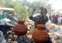 चिलचिलाती गर्मी में राहगीरों की प्यास बुझाने के लिए ग्रेटर नोएडा प्राधिकरण ने तीन जगह पर लगवाया प्याऊ