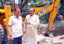कौशांबी में नही होगा जलभराव, पूर्व पार्षद डॉ मनोज गोयल ने लिया नाला निर्माण कार्य का जायजा
