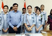 स्कूल की छात्राओं ने किया कलेक्ट्रेट का विजिट जिलाधिकारी ने छात्राओं को दी सिविल सर्विस से संबंधित जानकारी