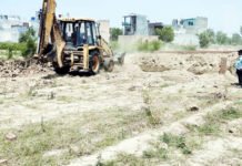 ग्राम मटियाला में अवैध कॉलोनी पर गरजा जीडीए का बुलडोजर