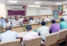 संचारी रोग नियंत्रण एवं दस्तक अभियान को सभी विभाग मिलकर बनाएं सफल: अभिनव गोपाल