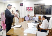 जिलाधिकारी इन्द्र विक्रम सिंह का जनता की समस्याओं पर है फोकस
