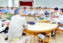 अधिकारी का दायित्व सिर्फ आदेश देना ही नहीं अपितु रिव्यू करना भी है: इन्द्र विक्रम सिंह