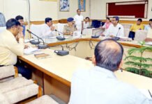 नियमों के विरुद्ध नहीं होने दिया जाए भूजल दोहन: जिलाधिकारी