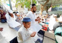 मस्जिदों में पढ़ी गई बकरीद की नमाज, खुदा से अमन, चैन और खुशहाली की मांगी दुआ