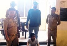 परचून की दुकान में खोल रखी थी छोटी शराब की दुकान, कोल्ड ड्रिंक मांगने पर देता था शराब