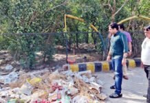 शहर की सफाई व्यवस्था का नगर आयुक्त ने लिया जायजा, गंदगी मिलने पर अधिकारियों की लगाई क्लास