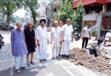 कौशांबी प्लॉट एरिया में पानी की समस्या का पार्षद ने किया समाधान
