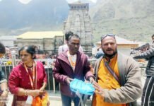 ईमानदारी जिंदा: केदारनाथ में तीर्थ पुरोहित निभा रहे अतिथि देवो: का भाव