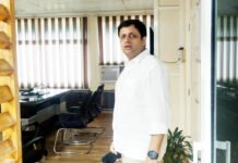 नगर आयुक्त के निरीक्षण में ऑफिस में चलते मिले एसी, कूलर व पंखे, खाली थी कुर्सी व मेज