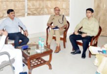 जनता की शिकायत के निस्तारण में अधिकारी दें विशेष ध्यान: नरेन्द्र कश्यप