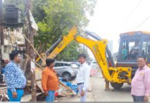 अवैध अतिक्रमण पर चला नगर निगम का बुलडोजर