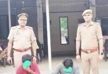 रात में बेच रहे थे यूपी की शराब, दो तस्कर गिरफ्तार