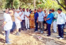 पर्यावरण संरक्षण के लिए पार्षद कुसुम गोयल ने पौधरोपण कर पर्यावरण संरक्षण का दिया संदेश