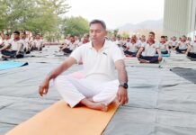 एक समाज श्रेष्ठ समाज संस्था ने योगा दिवस पर दिया निरोग रहने का संदेश