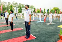 सीआईएसएफ के डीआईजी एवं सीडीओ ने किया योग कार्यक्रम का शुभारम्भ
