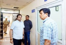 VIP कल्चर पर नगर आयुक्त विक्रमादित्य सिंह मलिक का सर्जिकल स्ट्राइक कार्यालय में कुर्सियों पर तौलिया रखने की प्रथा पर लगाई रोक, बेवजह चलता मिला एसी कूलर और पंखा तो होगी कार्रवाई
