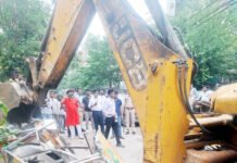 इंदिरापुरम में अवैध अतिक्रमण पर जीडीए ने चलाया बुलडोजर