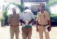 दिन में ई-रिक्शा रात होने पर करता था शराब तस्करी