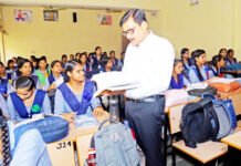 डीएम बनें शिक्षक, पॉक्सो कमेटी प्रशिक्षण सत्र कार्यशाला में बच्चों को दिया शिक्षा का ज्ञान
