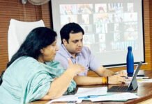 सीएम योगी ने गाजियाबाद में महापौर व नगर आयुक्त से जाना पौधरोपण अभियान का हाल