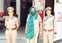 बैंक को 69 लाख का चूना लगाकर चार साल से चल रही थी फरार, क्राइम ब्रांच की टीम ने 25 हजार इनामी महिला को दबोचा