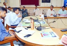 मिलजुल कर करें जल संरक्षण नहीं तो जल संकट बन सकता है महा संकट: डीएम