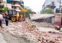 विक्रम एंक्लेव में अवैध निर्माण को जीडीए ने किया ध्वस्त