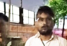 लखनऊ में आबकारी विभाग ने खुले में शराब पीने वालों पर बरपाया कहर