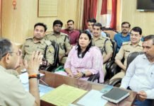 अवैध शराब के धंधे को पूरी तरह से खत्म करने के लिए उनकी जड़ों पर करें प्रहार: राकेश कुमार सिंह