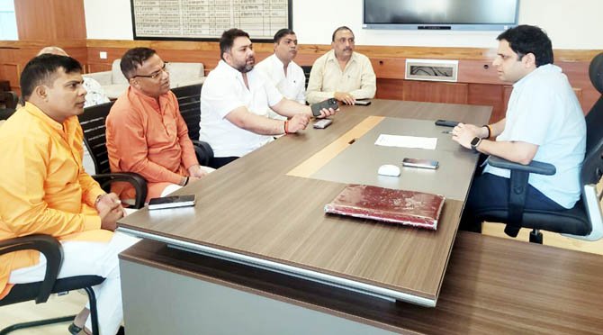 nagar-ayukut-meeting-parsad (2)