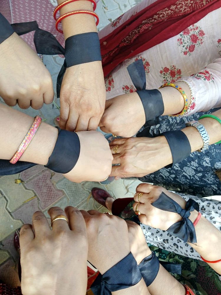 teacher-protest-against-online-hajri (2)