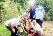 पूर्व पार्षद मनोज गोयल ने एक पेड़ मां के नाम के तहत चलाया वृक्षारोपण अभियान, पर्यावरण संरक्षण के प्रति किया जागरुक