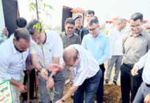 यीडा की प्लांनिग से पौधारोपण अभियान में प्राधिकरण की दमदार उपस्थिति