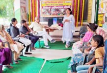 प्राथमिक विद्यालय खुर्रमपुर प्रथम में शिक्षक अभिभावक गोष्ठी में बच्चों के समग्र विकास पर हुई चर्चा