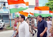 नगर निगम ने भक्ति तरानों पर झूमते हुए निकली तिरंगा यात्रा