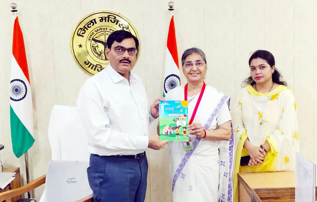 4564