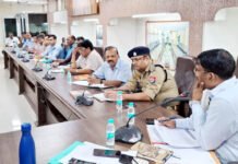 नगर आयुक्त ने निर्माण विभाग अधिकारियों की ली बैठक