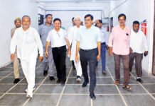 जिलाधिकारी ने किया ईवीएम और वीवीपैट वेयरहाउस का निरीक्षण
