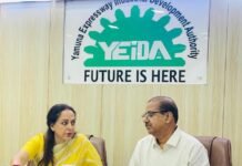 यीडा सीईओ डॉ अरुणवीर सिंह से मिलीं सांसद हेमा मालिनी, मथुरा के विकास पर चर्चा