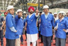 रेल राज्य मंत्री रवनीत बिट्टू ने अपने पहले दौरे पर कपूरथला रेल कोच फैक्टरी का किया निरीक्षण