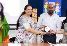 हिन्दी हमें हमारी संस्कृति से जोड़ती है: डॉ. बीना