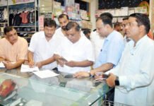 सांसद अतुल गर्ग ने दिलाई लोगों को दिलाई भाजपा की सदस्यता